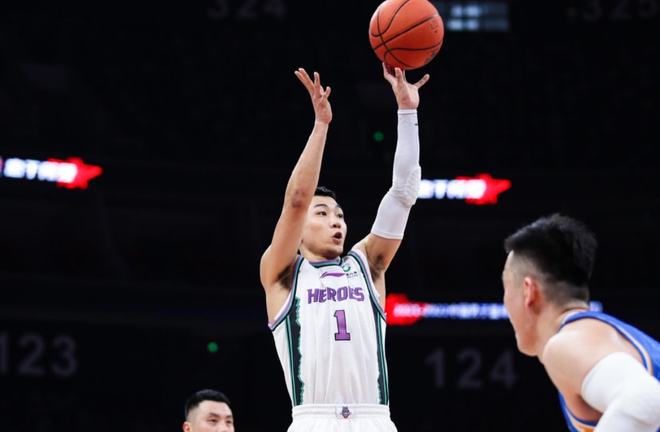 开云体育官网-关于风云突变！勒沃库森集结日复出首秀；CBA常规赛版图或变；引发热议；心理建设被强调的信息