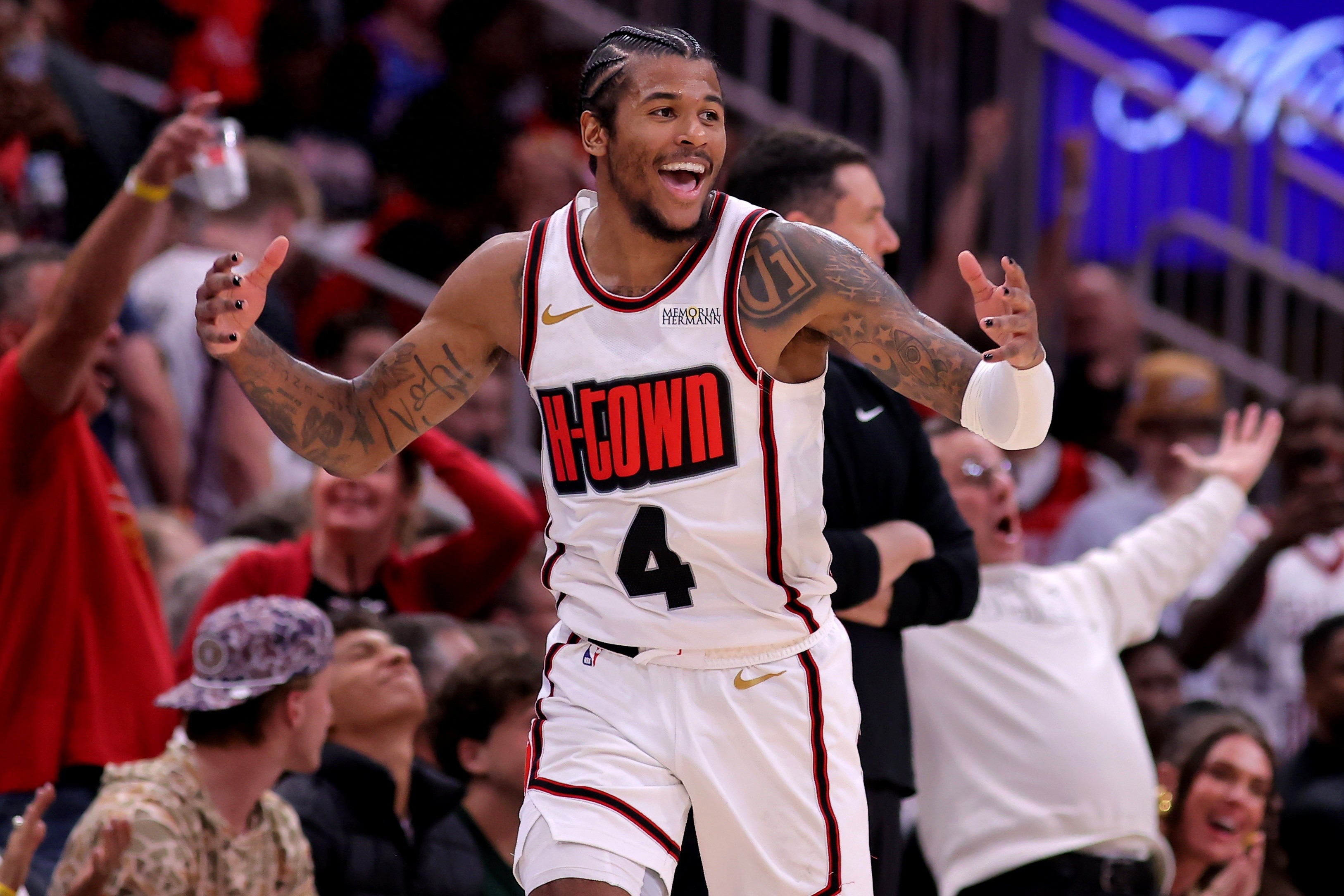 开云-转折点里昂单刀错失，NBA总决赛关键时刻攻防权衡，质疑声仍在，更衣室氛围转暖的简单介绍