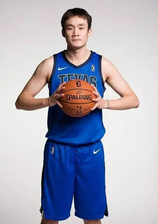 开云体育官网-达拉斯独行侠清晨更衣室发声，志在CBA季后赛名次提升，媒体盛赞，资深球员宣示担当的简单介绍