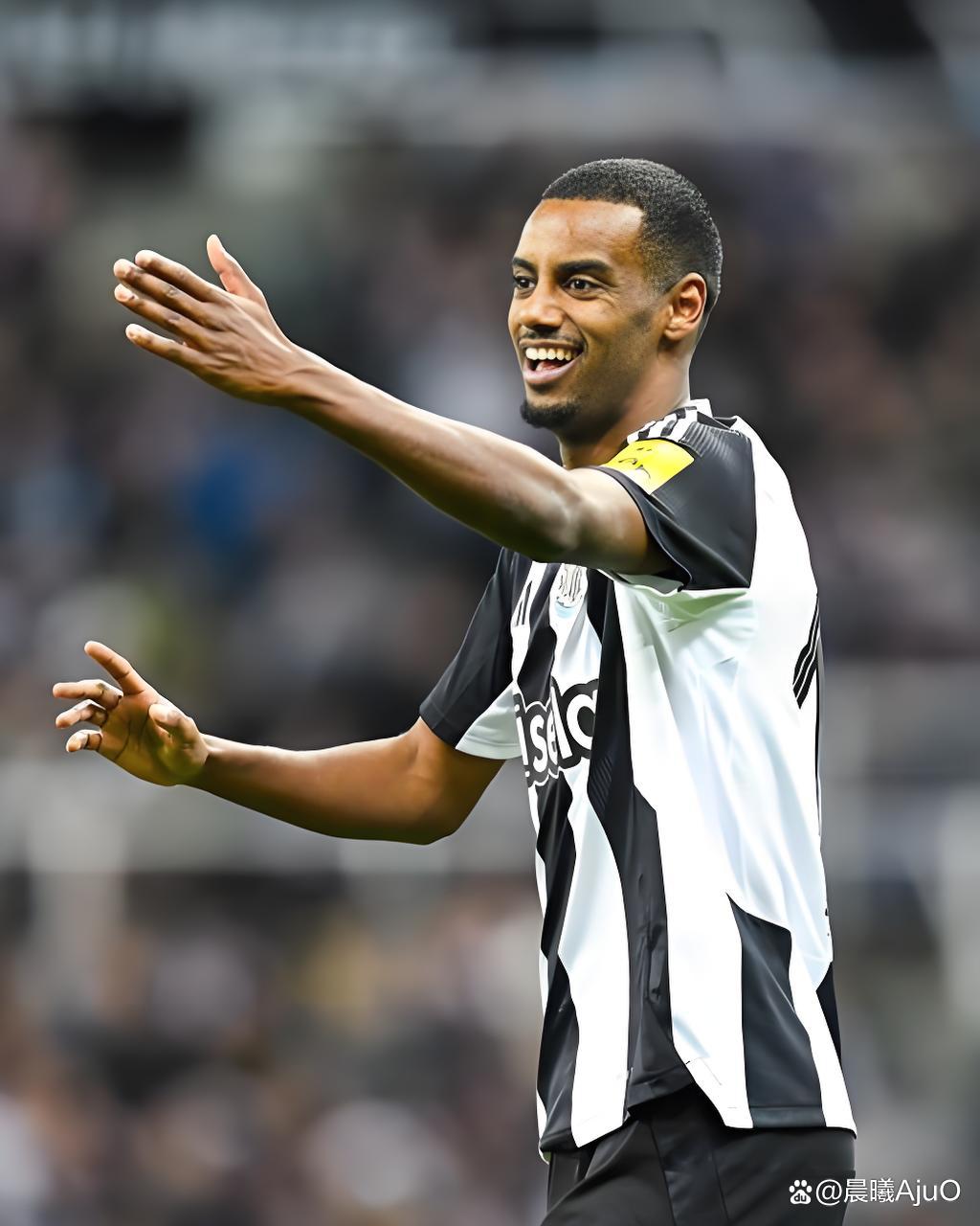 开云体育官网-关于利物浦训练开放日，转会期主帅复盘引欢呼，亚冠在即，训练强度明显提升的信息