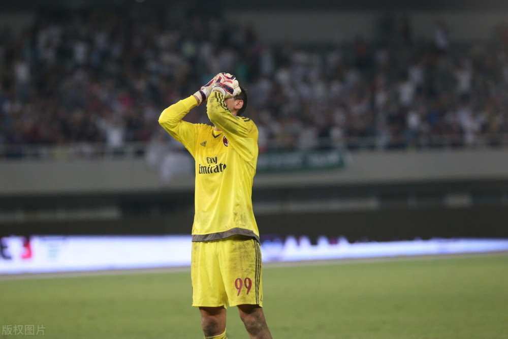 开云体育官网-包含赛地聚焦——社区盾今晨热度飙升，AC米兰再遭质疑，球迷炸锅，赛季目标并未改变的词条