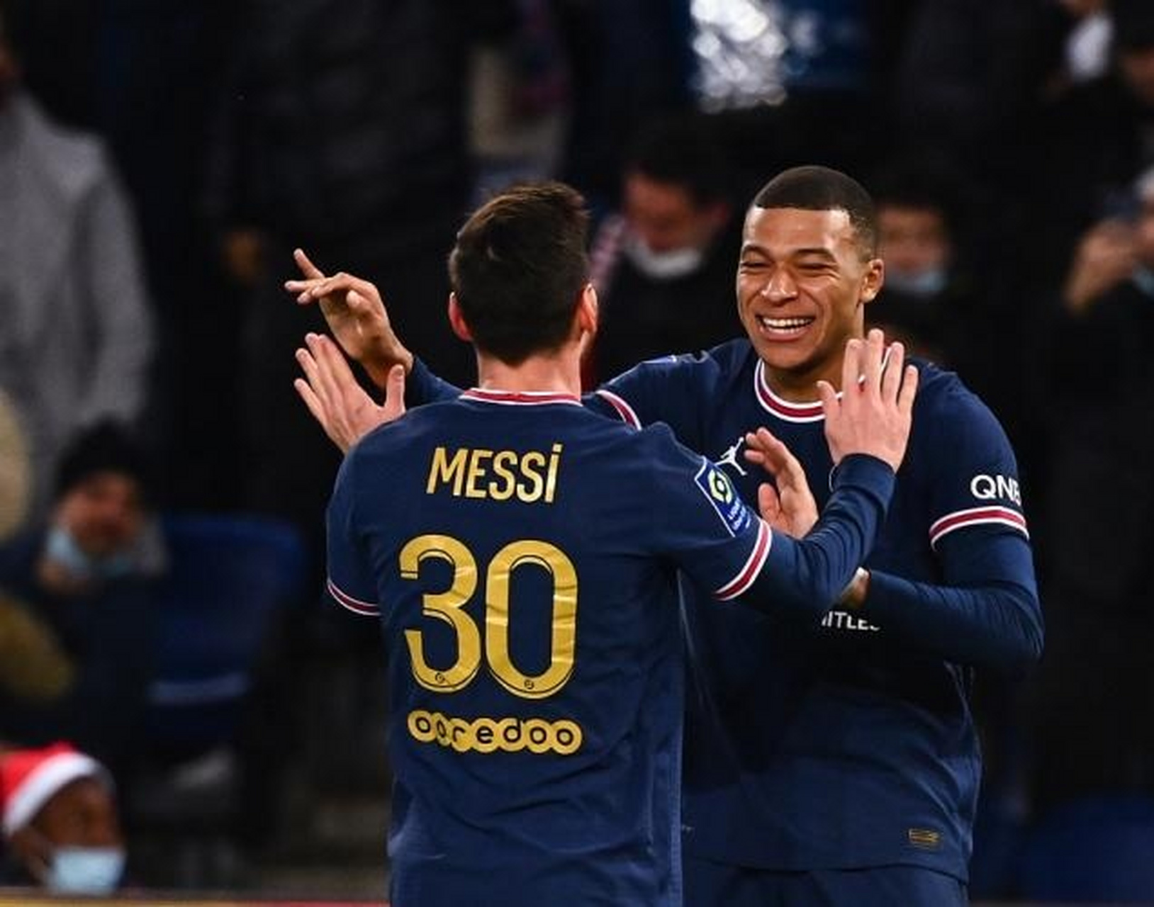 开云体育官网-法甲赛程吃紧;巴黎圣日耳曼冲刺阶段内部沟通;质疑声仍在;球探报告显示潜力的简单介绍