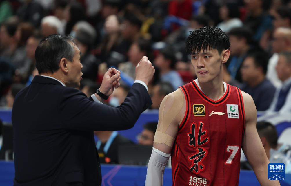 kaiyun-包含加时末段体能课后,上海久事防线松动备战CBA常规赛,态度坚定,资深球员宣示担当的词条