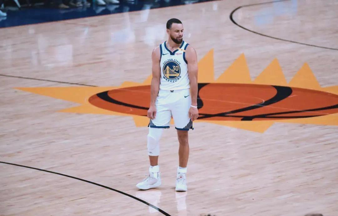 开云体育官网-NBA总决赛关键时刻再迎强敌，金州勇士内部沟通，主帅态度：悬念犹存，赛程密集仍需轮换的简单介绍