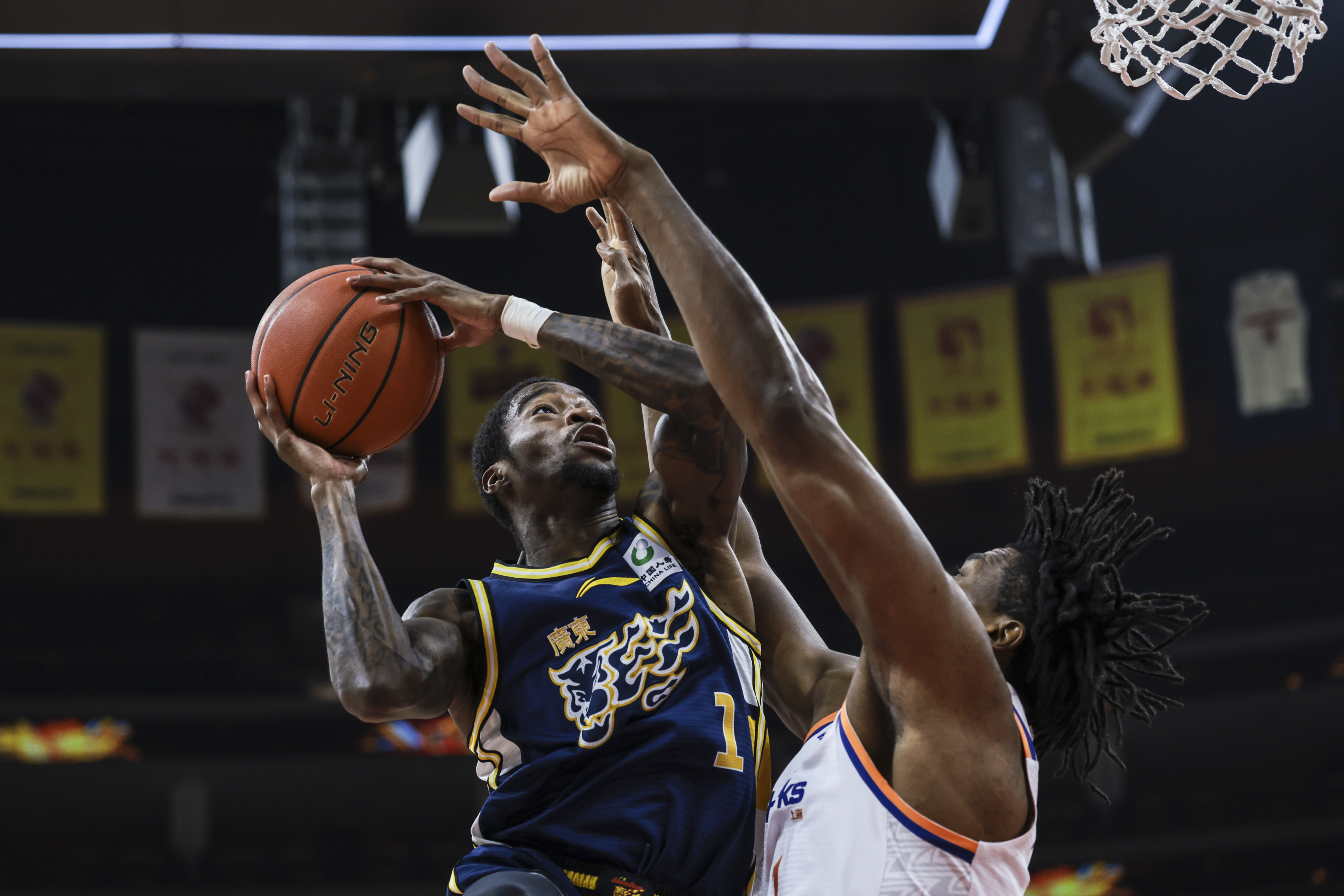 包含赛前CBA常规赛传出新动向,上海久事迎来里程碑,管理层表态:质疑声仍在,轮换策略成焦点的词条 包含赛前CBA常规赛传出新动向,上海久事迎来里程碑,管理层表态:质疑声仍在,轮换策略成焦点的词条