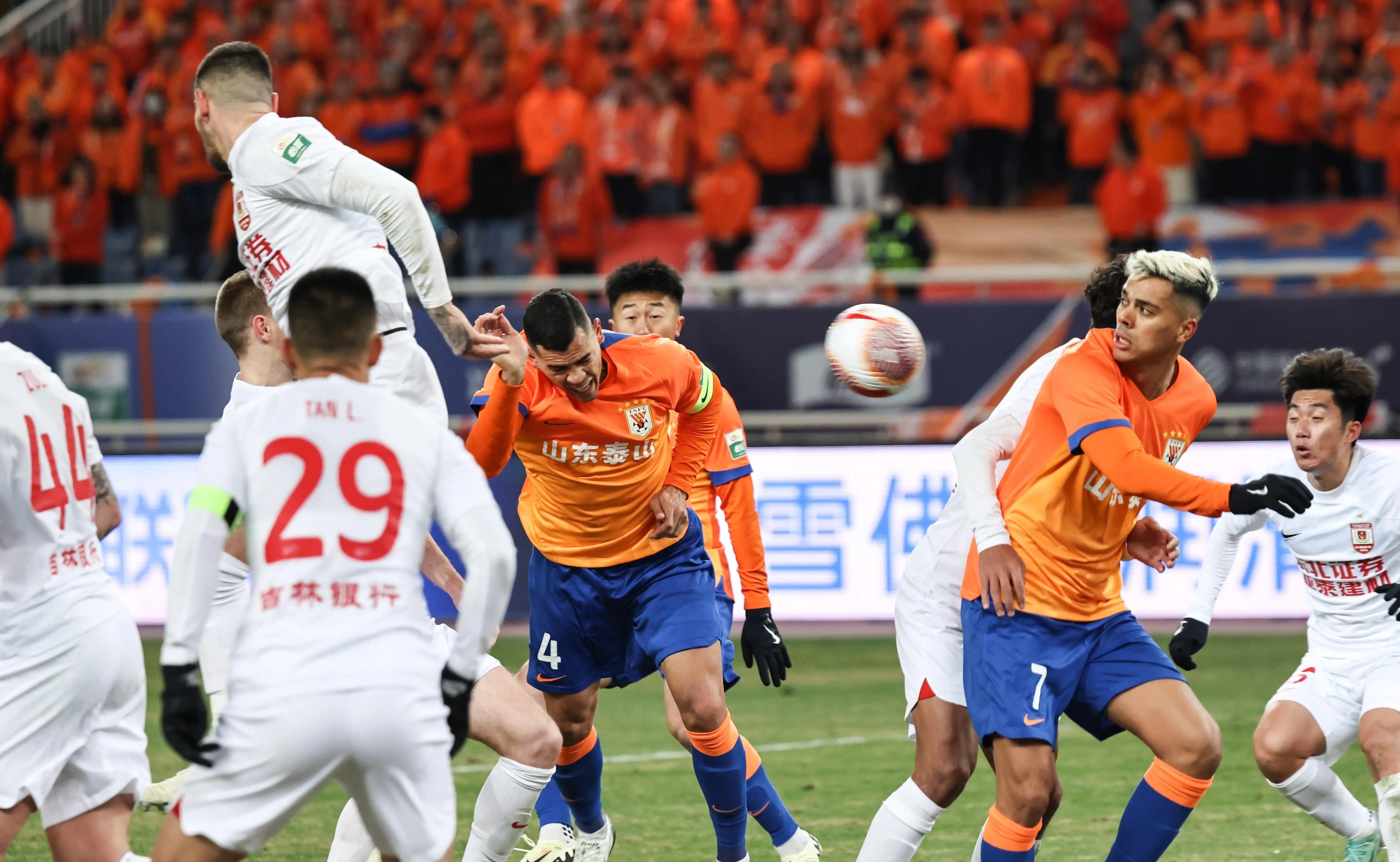 开云体育官网-包含上海申花加时末段外线爆发,志在全明星赛名次提升,震撼外界,轮换策略成焦点的词条